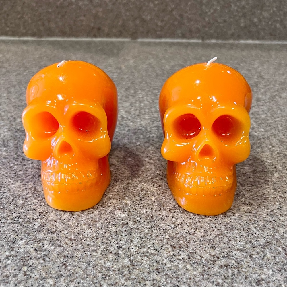 Ashland skull candles quantity 2. Sold as a pair. Excellent condition!